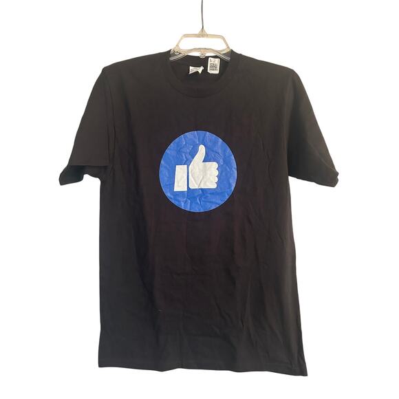 NWOT Port and Company Men's Cut Black Short Sleeve T Shirt LIKE Button Sz Small - Picture 1 of 4